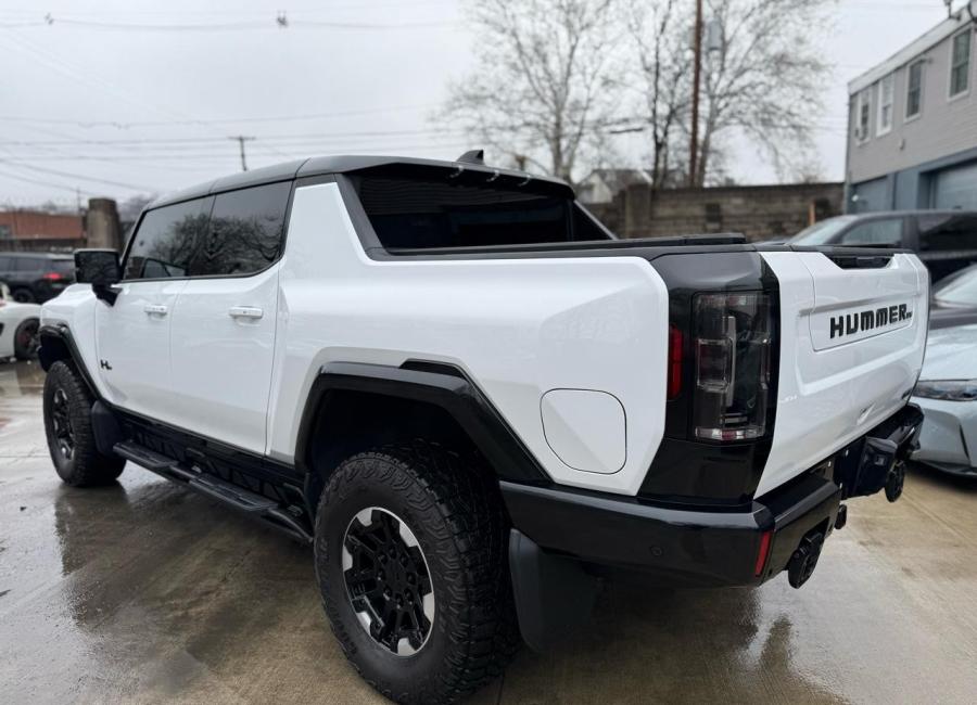 Salvage 2023 Gmc Hummer Edition 1 in White