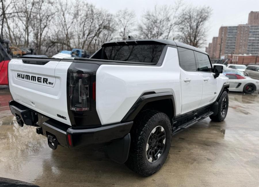 Salvage 2023 Gmc Hummer Edition 1 in White