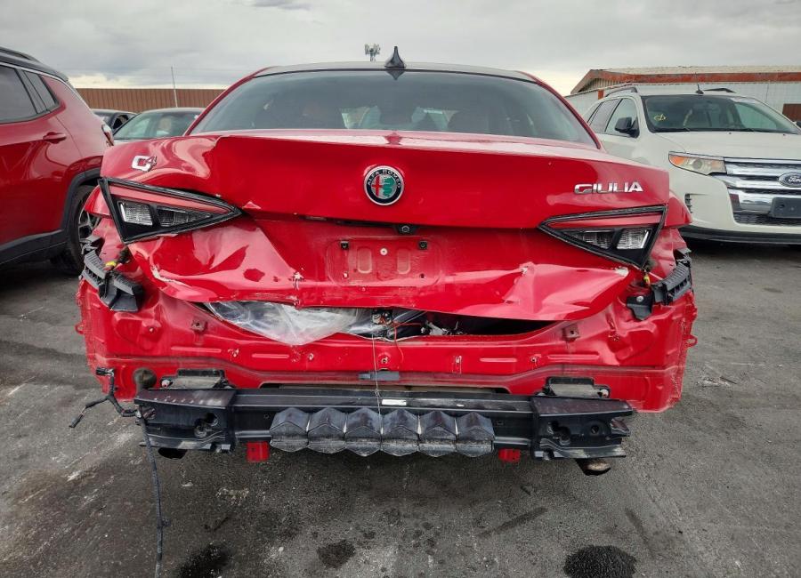 Salvage 2018 Alfa Romeo Giulia Ti Q4 in Red