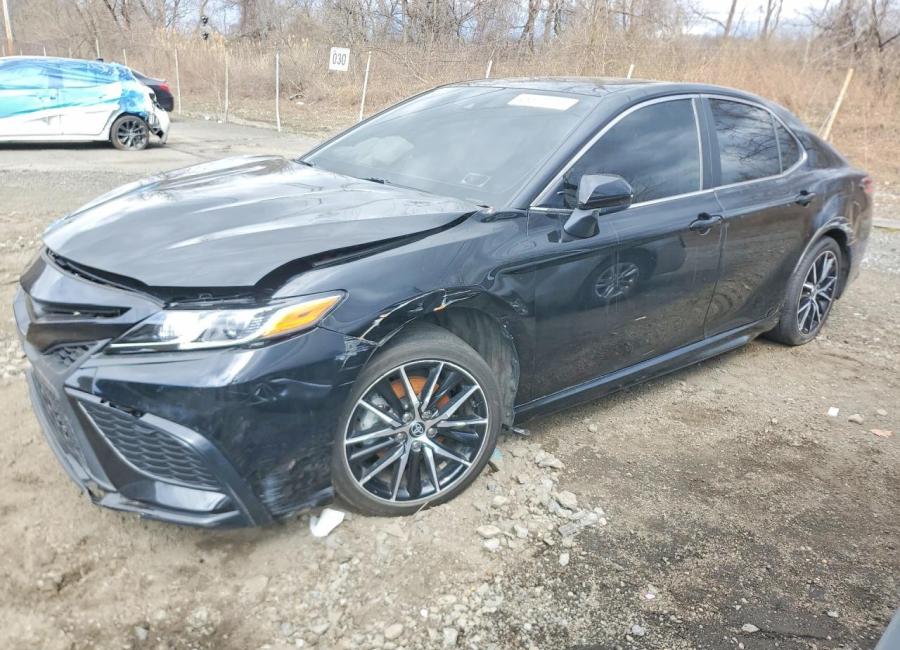 Salvage 2023 Toyota Camry Se in Black