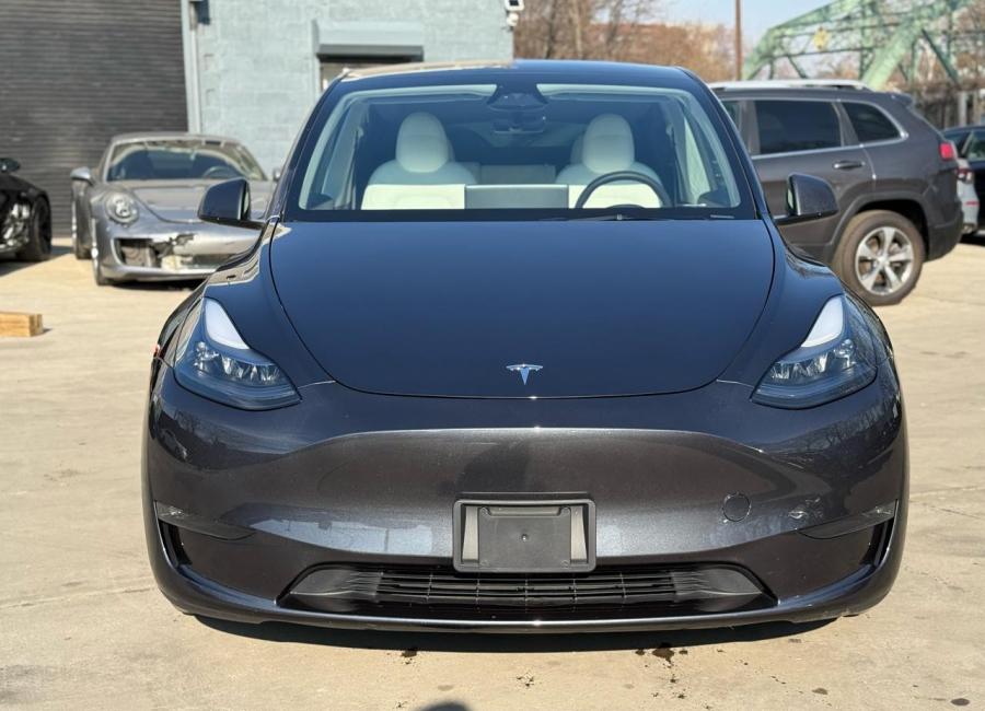 Salvage 2025 Tesla Model Y  in Gray