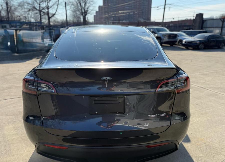 Salvage 2025 Tesla Model Y  in Gray