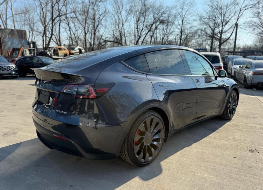 Salvage 2025 Tesla Model Y  in Gray