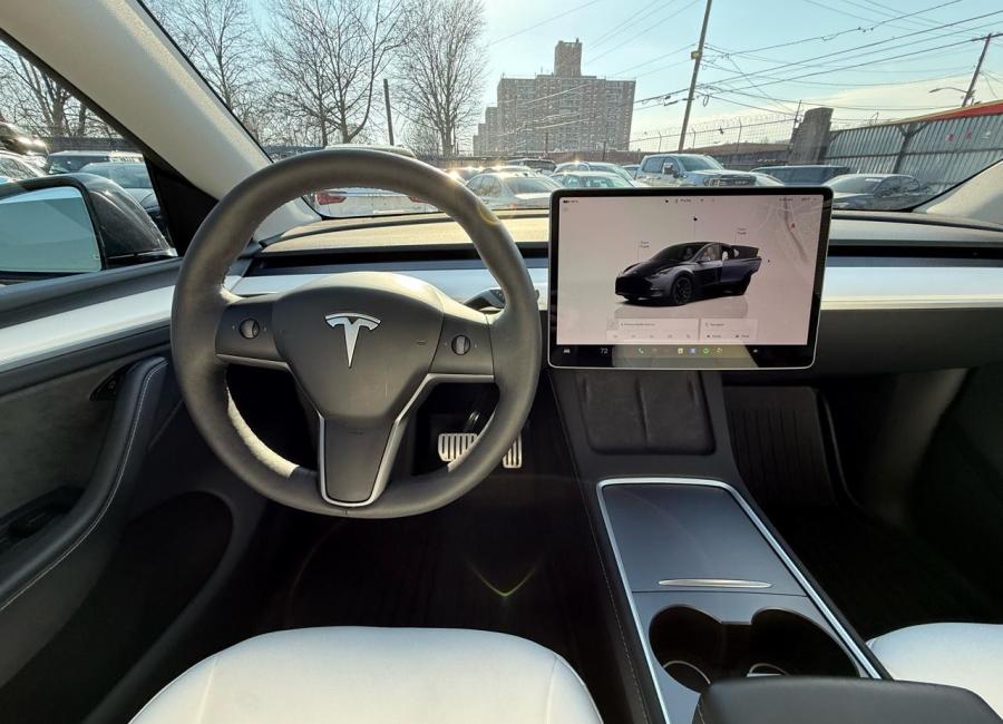 Salvage 2025 Tesla Model Y  in Gray