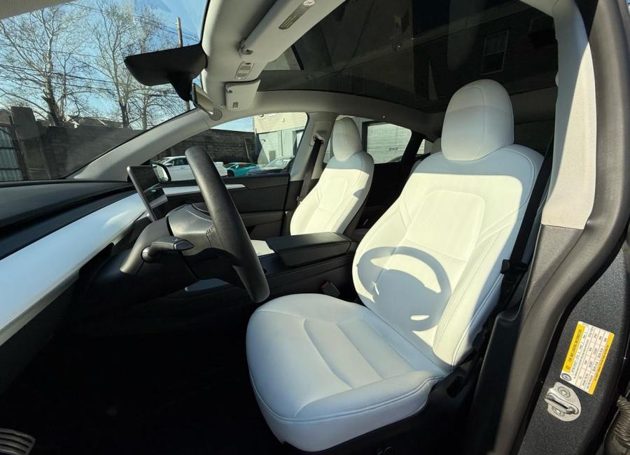 Salvage 2025 Tesla Model Y  in Gray