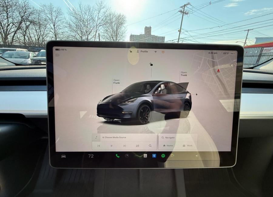 Salvage 2025 Tesla Model Y  in Gray