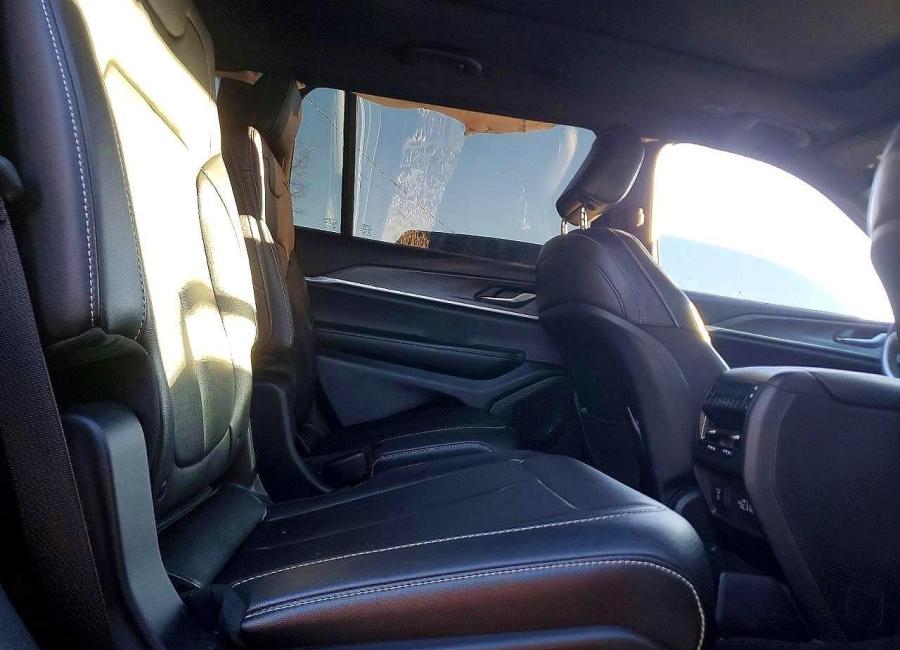 Salvage 2024 Jeep Grand Cherokee L Limited in Black