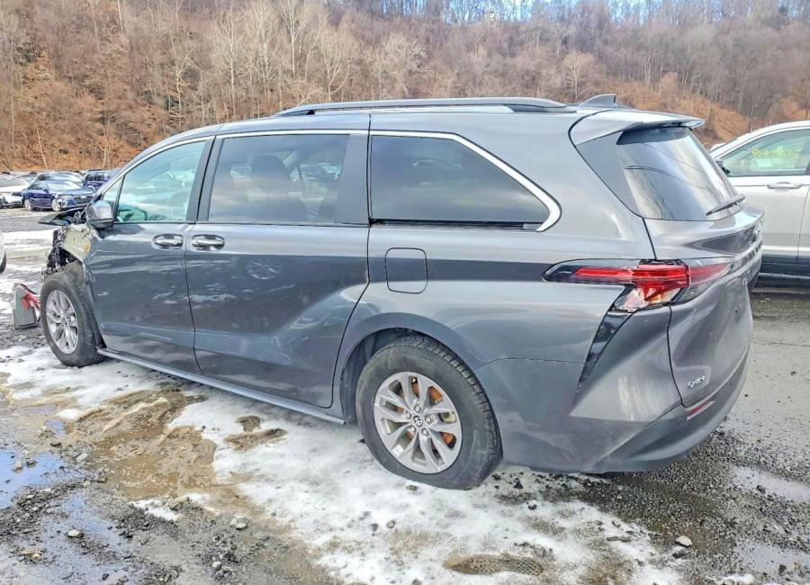 Salvage 2025 Toyota Sienna Xle in Gray
