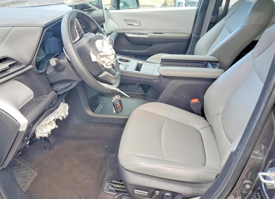 Salvage 2025 Toyota Sienna Xle in Gray
