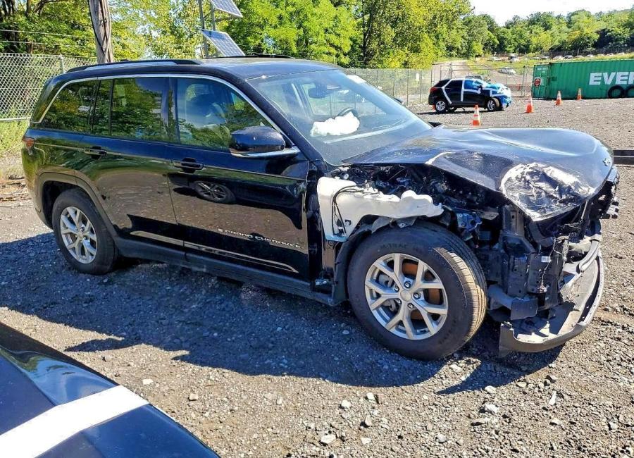 Salvage 2023 Jeep Grand Cherokee Limited in Black