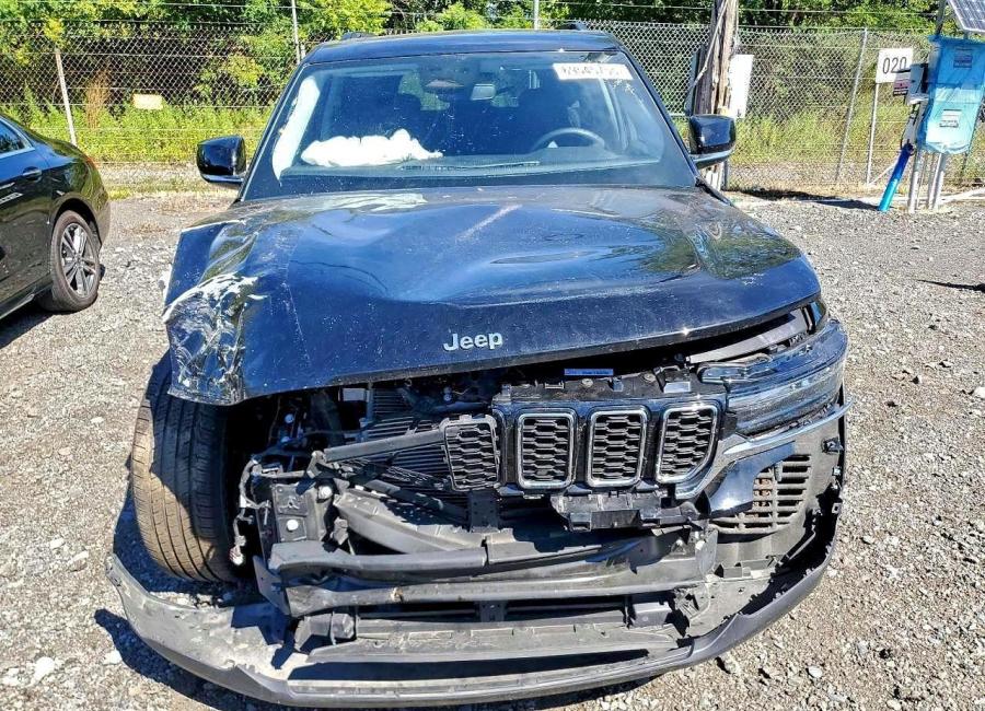 Salvage 2023 Jeep Grand Cherokee Limited in Black