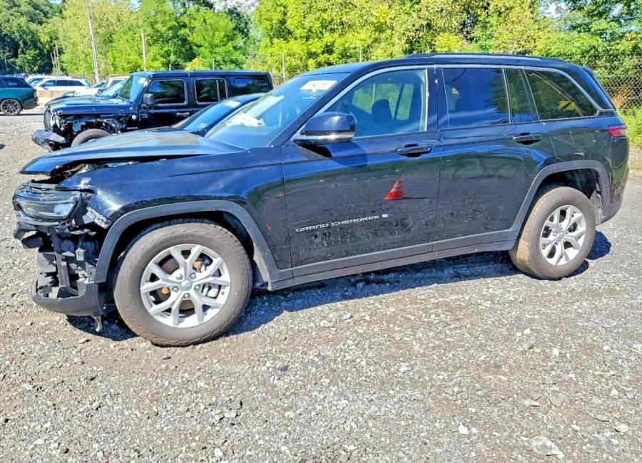 Salvage 2023 Jeep Grand Cherokee Limited in Black