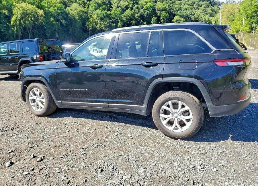 Salvage 2023 Jeep Grand Cherokee Limited in Black