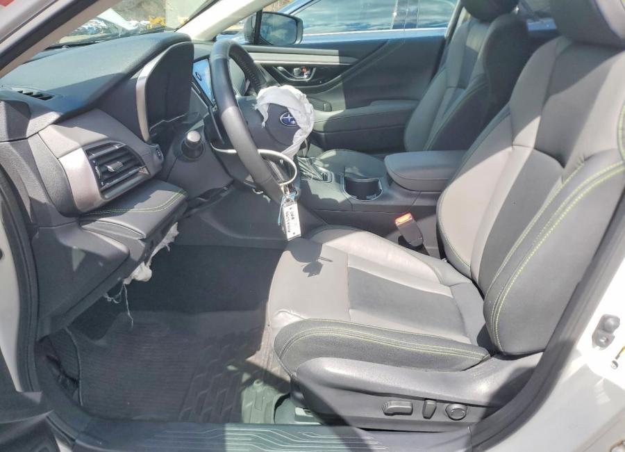 Salvage 2025 Subaru Outback Onyx Edition in White