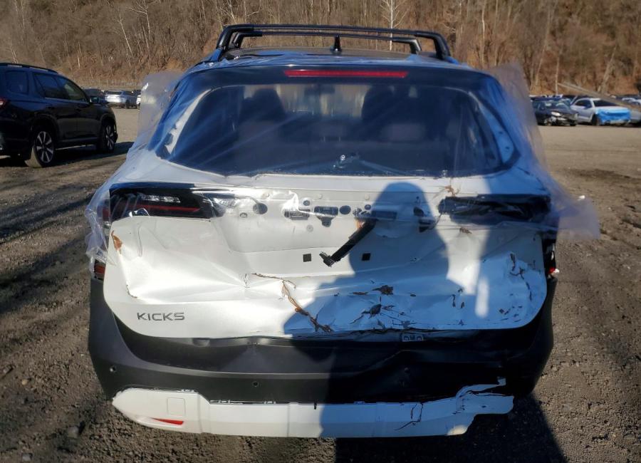 Salvage 2026 Nissan Kicks Sv in White