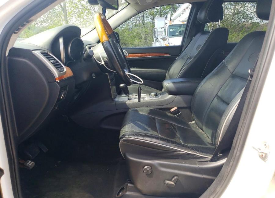 Salvage 2012 Jeep Grand Cherokee Overland in White