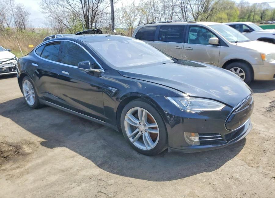 Salvage 2015 Tesla Model S  in Black
