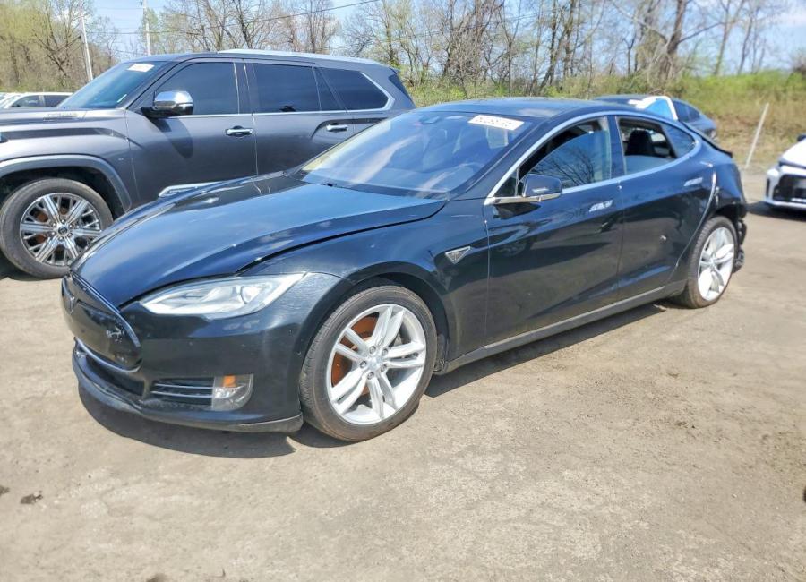 Salvage 2015 Tesla Model S  in Black