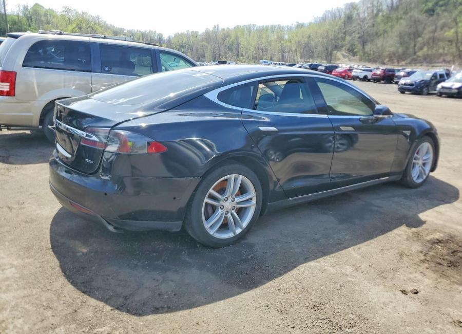 Salvage 2015 Tesla Model S  in Black