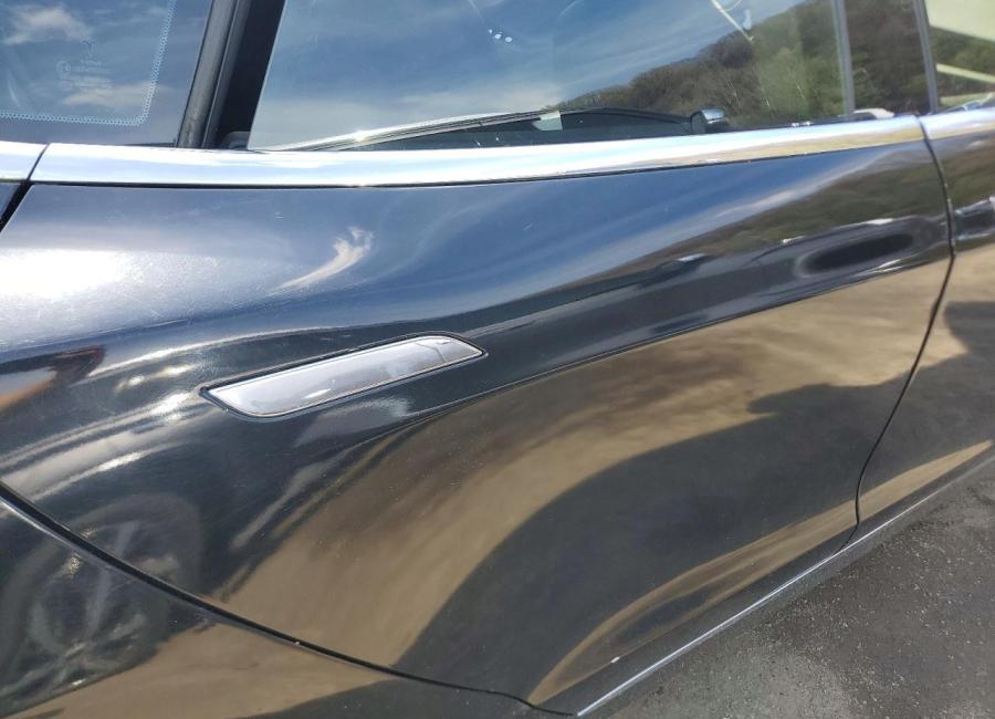Salvage 2015 Tesla Model S  in Black