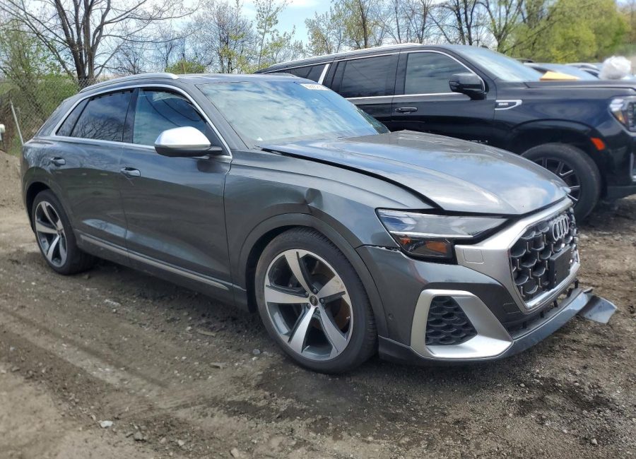 Salvage 2025 Audi Sq8 Prestige in Gray