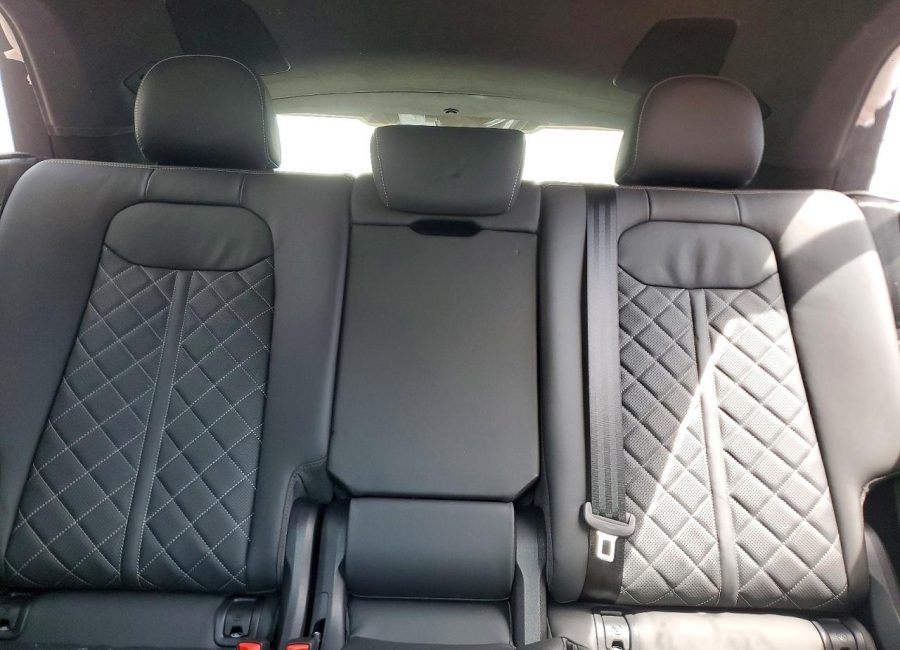 Salvage 2025 Audi Sq8 Prestige in Gray