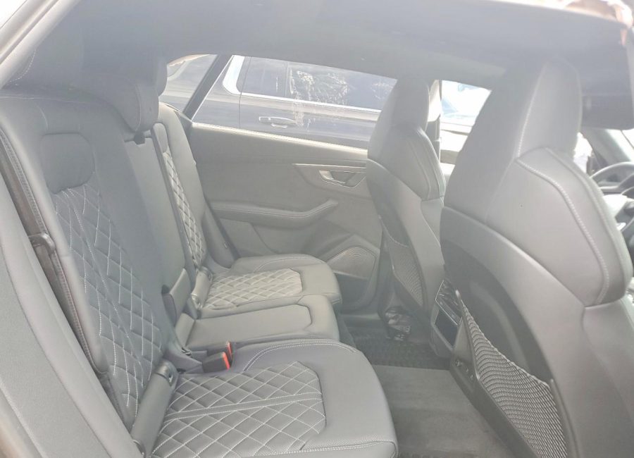 Salvage 2025 Audi Sq8 Prestige in Gray