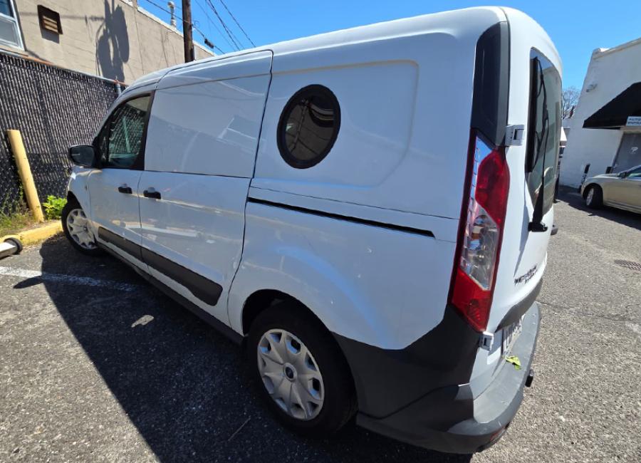 Salvage 2016 Ford Transit Connect in White