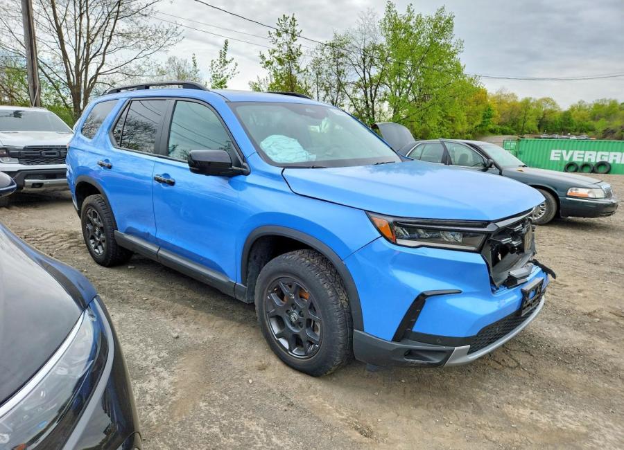 Salvage 2025 Honda Pilot Trailsport in Blue
