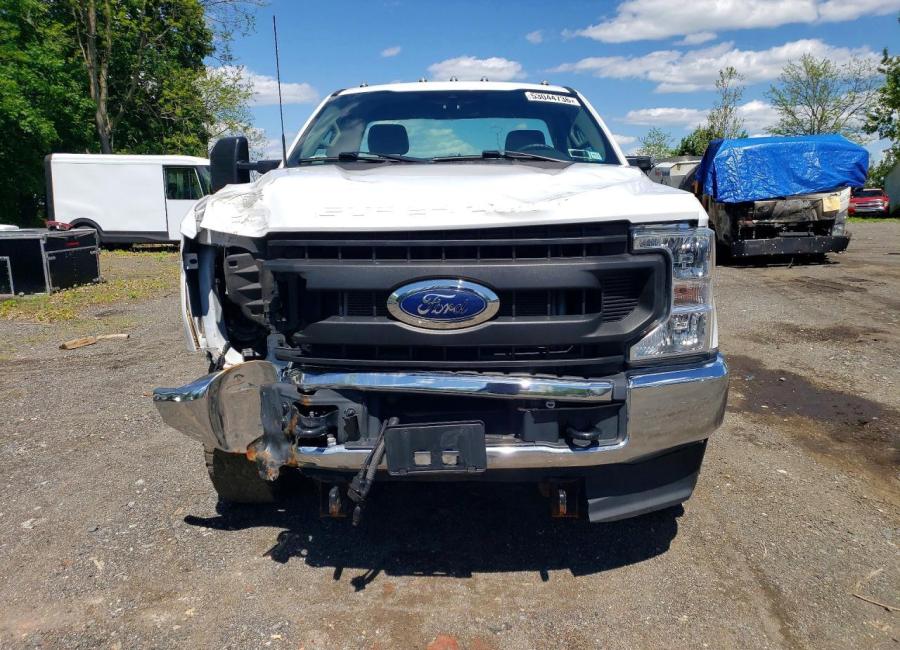 Salvage 2021 Ford F350  in White