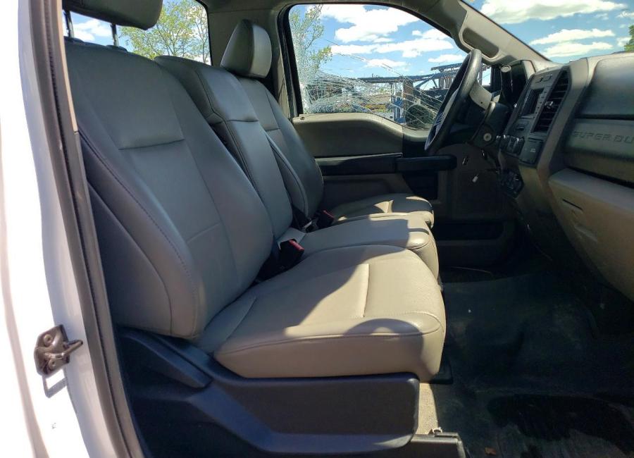 Salvage 2021 Ford F350  in White