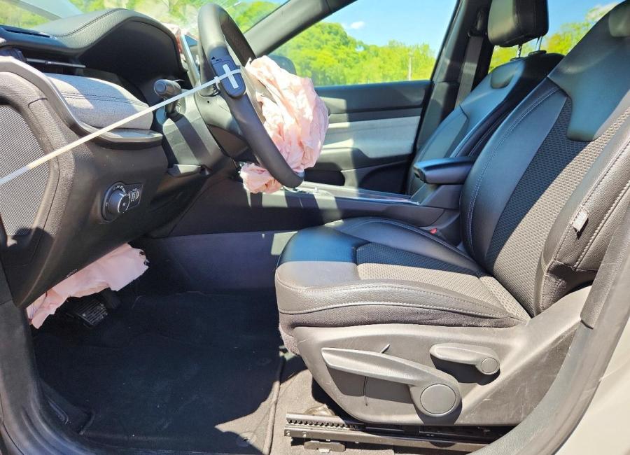 Salvage 2024 Jeep Compass  in Gray