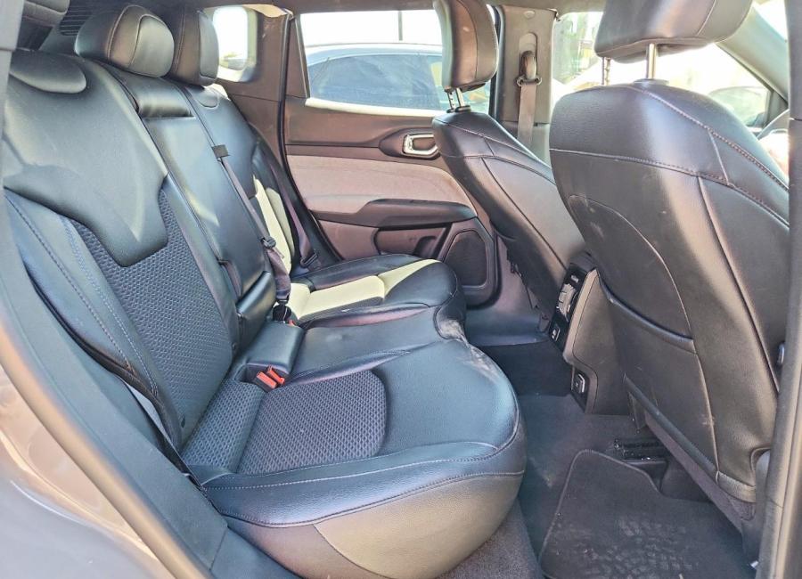 Salvage 2024 Jeep Compass  in Gray