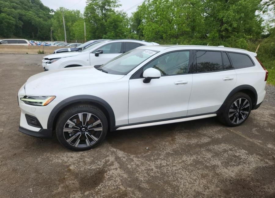 Salvage 2026 Volvo V60 Cross Country Ultra in White