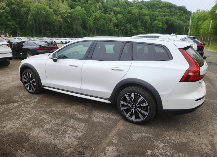 Salvage 2026 Volvo V60 Cross Country Ultra in White