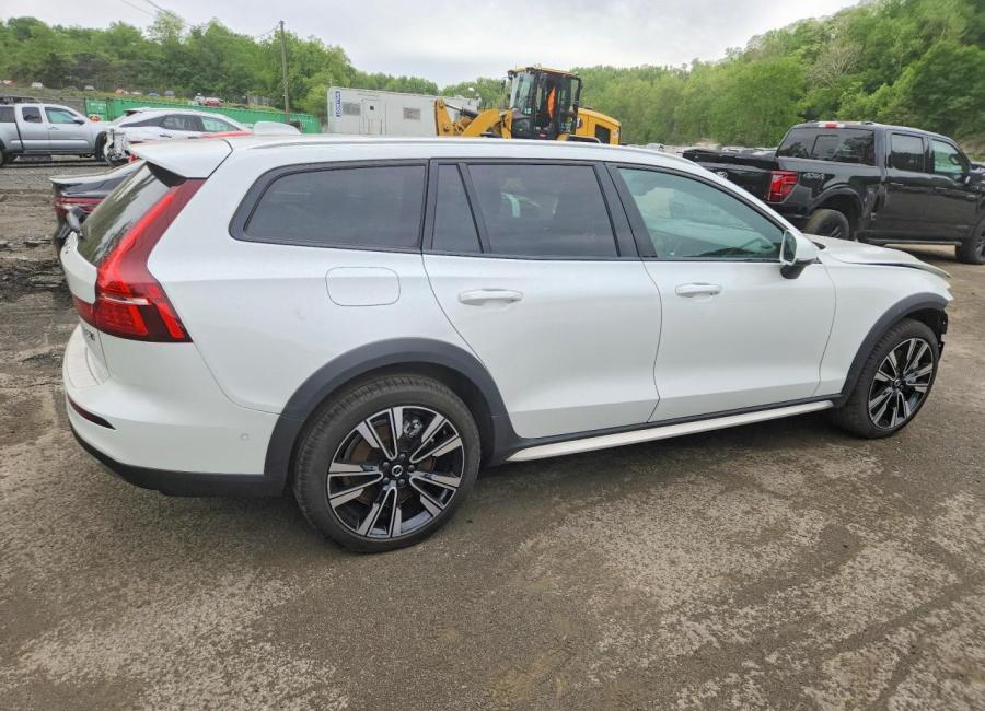 Salvage 2026 Volvo V60 Cross Country Ultra in White
