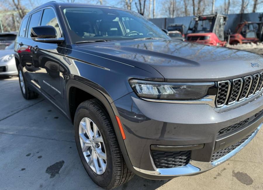 Salvage 2023 Jeep Grand Cherokee Limited in Gray