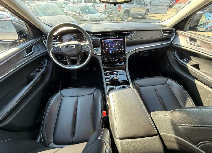 Salvage 2023 Jeep Grand Cherokee Limited in Gray