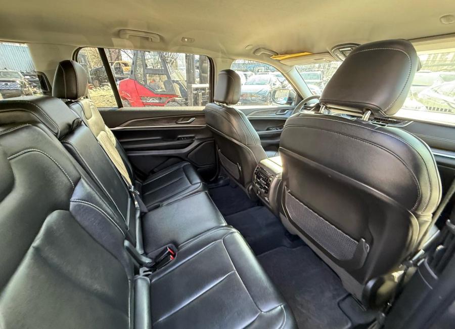 Salvage 2023 Jeep Grand Cherokee Limited in Gray