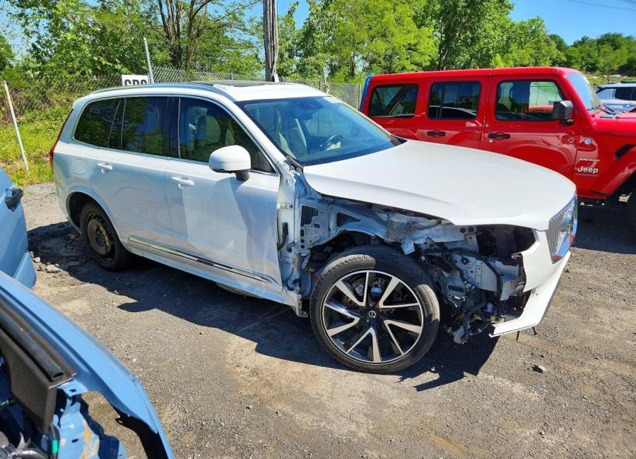 Salvage 2021 Volvo Xc90 T8 Recharge Inscription Express in White