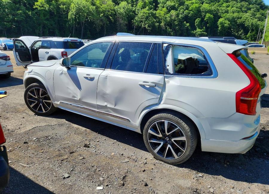 Salvage 2021 Volvo Xc90 T8 Recharge Inscription Express in White