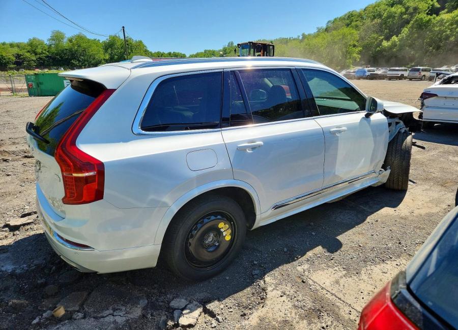 Salvage 2021 Volvo Xc90 T8 Recharge Inscription Express in White