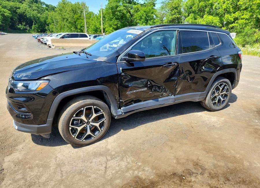 Salvage 2025 Jeep Compass Limited in Black