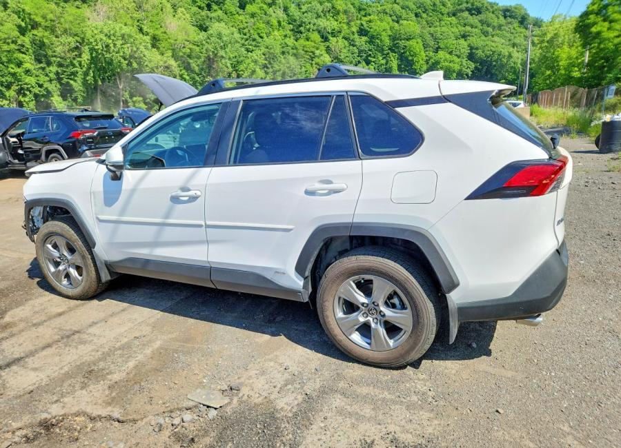 Salvage 2025 Toyota Rav4 Hybrid Xle in White
