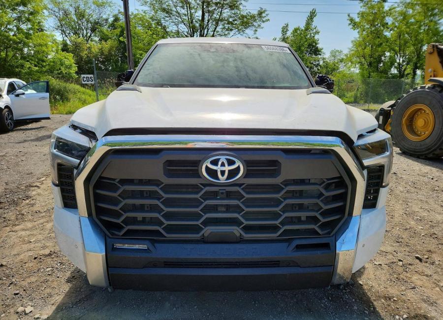 Salvage 2023 Toyota Tundra Limited Hv in White