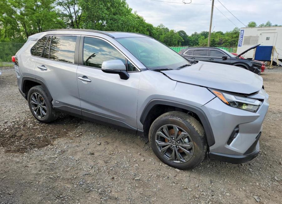 Salvage 2025 Toyota Rav4 Xle Premium in Silver