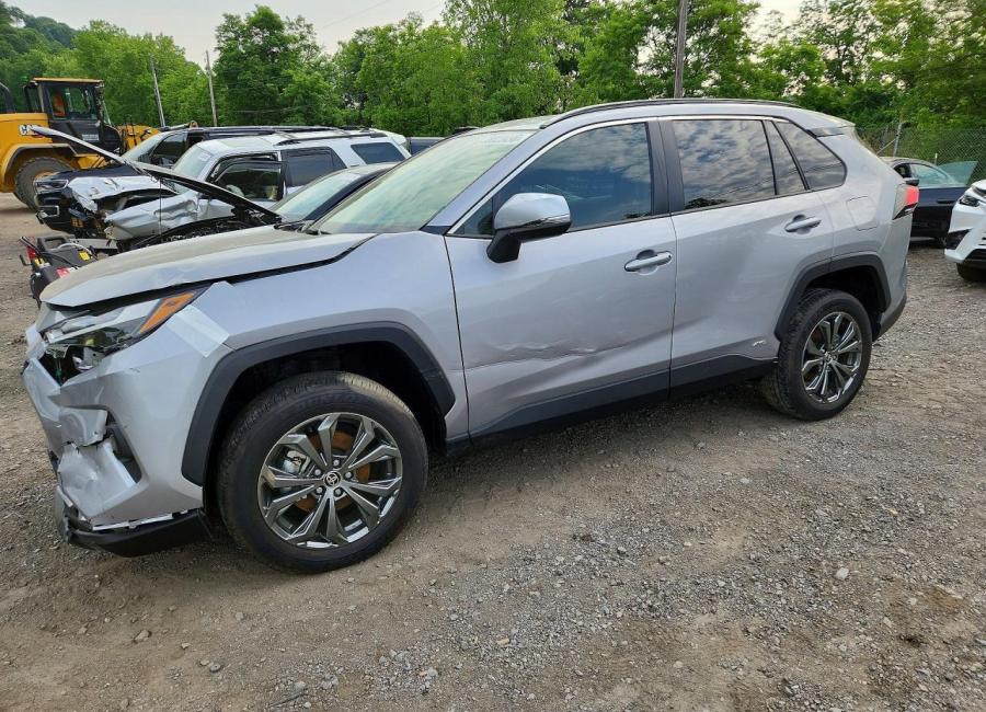 Salvage 2025 Toyota Rav4 Xle Premium in Silver