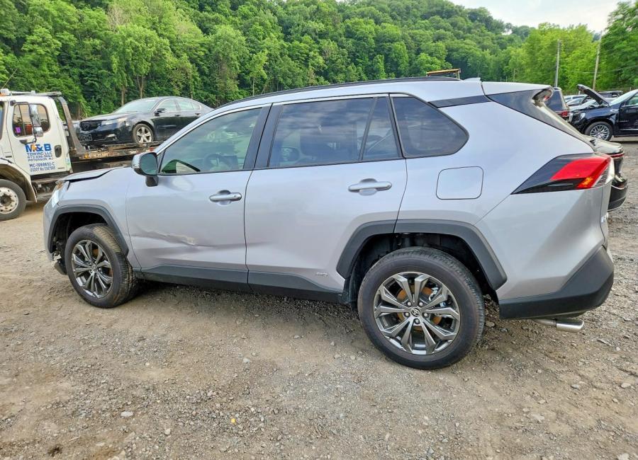 Salvage 2025 Toyota Rav4 Xle Premium in Silver