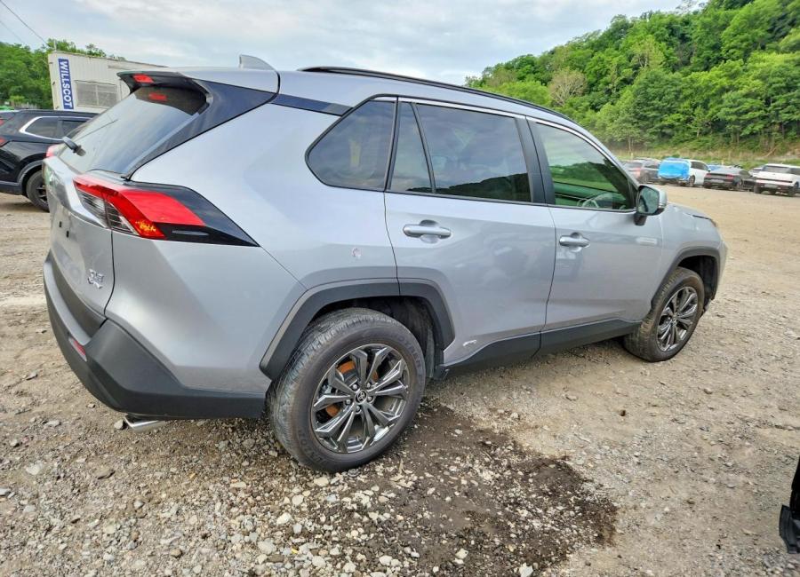 Salvage 2025 Toyota Rav4 Xle Premium in Silver