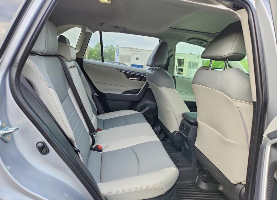 Salvage 2025 Toyota Rav4 Xle Premium in Silver
